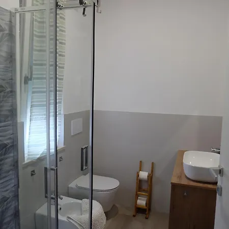 Adriroomsrho Bed & Breakfast *