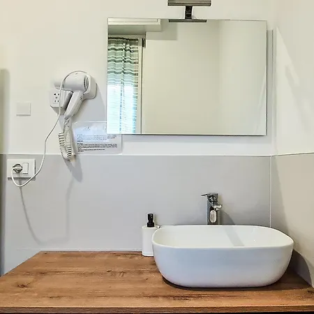 Adriroomsrho